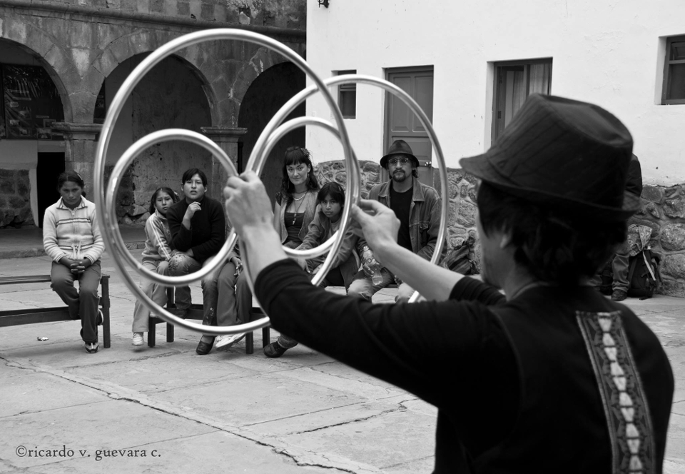 Fotografía Ricardo V. Guevara. Exposición “Ocho fotógrafos contra la pobreza”. Cusco. Perú