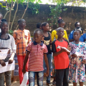 En Bangui, las niñas y niños Tapori se movilizan