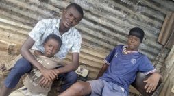 Retrato de Bonheur: un niño Tapori lleno de sueños, de coraje y de determinación