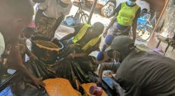 El taller de elaboración de jabón por los militantes de Cuarto Mundo en Burkina Faso